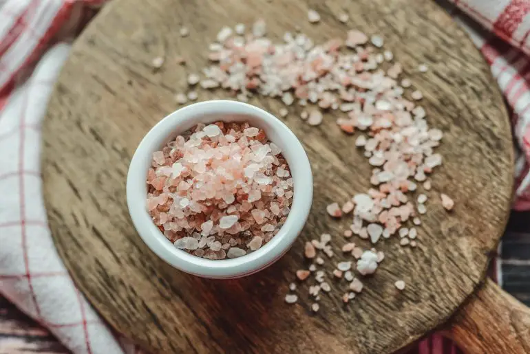 Can I use Himalayan salt to clean my navel piercing
